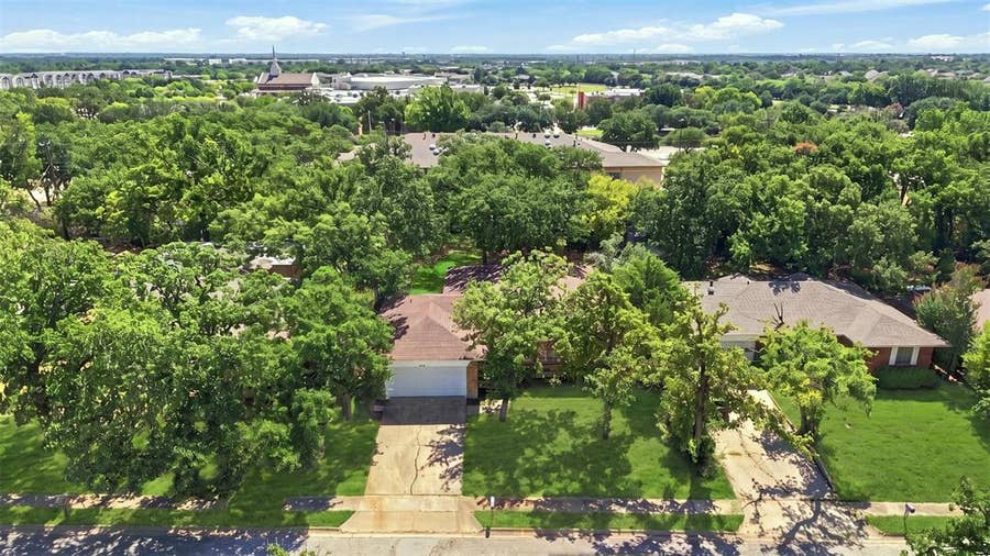Property photo for 2110 Navajo Street, Denton, TX