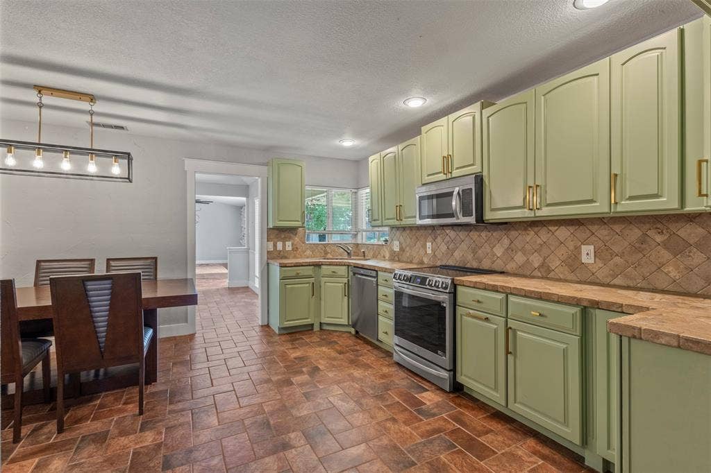 2248 Dorrington Drive, Dallas, TX 75228 2248 Dorrington Drive, Dallas, TX 75228