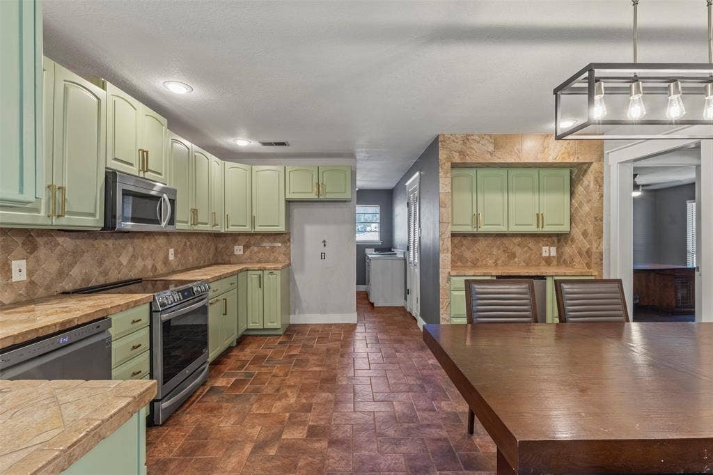 2248 Dorrington Drive, Dallas, TX 75228 2248 Dorrington Drive, Dallas, TX 75228
