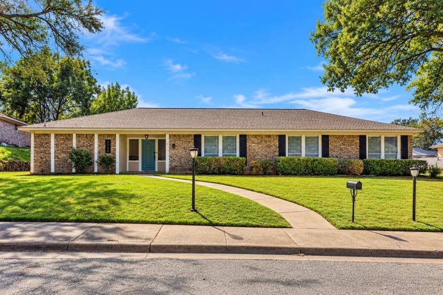 Property photo for 2248 Dorrington Drive, Dallas, TX