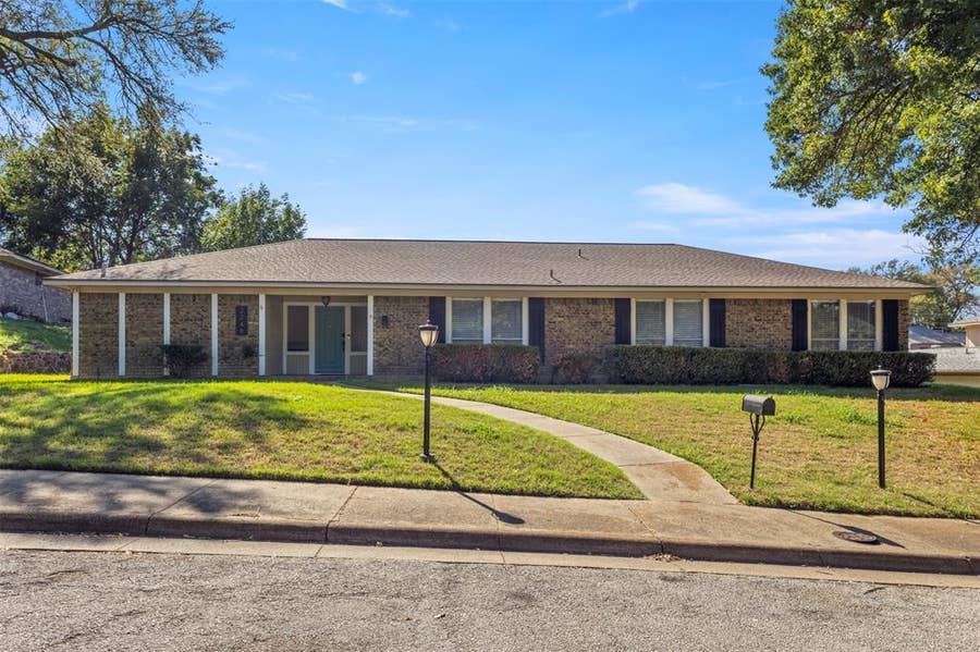 Property photo for 2248 Dorrington Drive, Dallas, TX