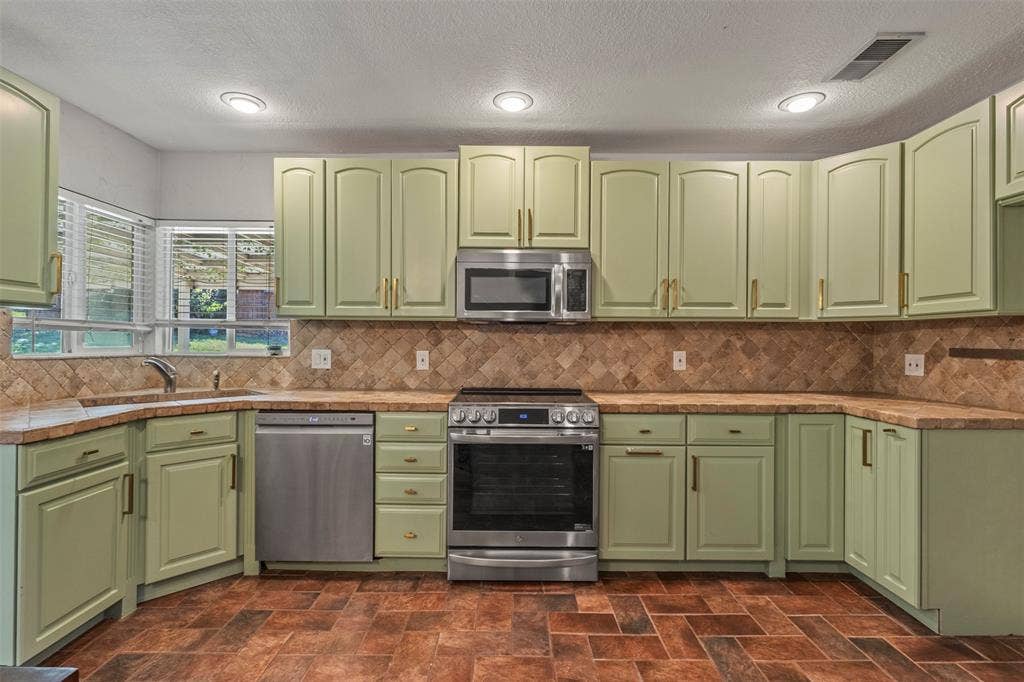 2248 Dorrington Drive, Dallas, TX 75228 2248 Dorrington Drive, Dallas, TX 75228