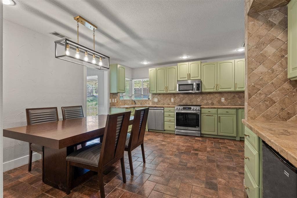 2248 Dorrington Drive, Dallas, TX 75228 2248 Dorrington Drive, Dallas, TX 75228