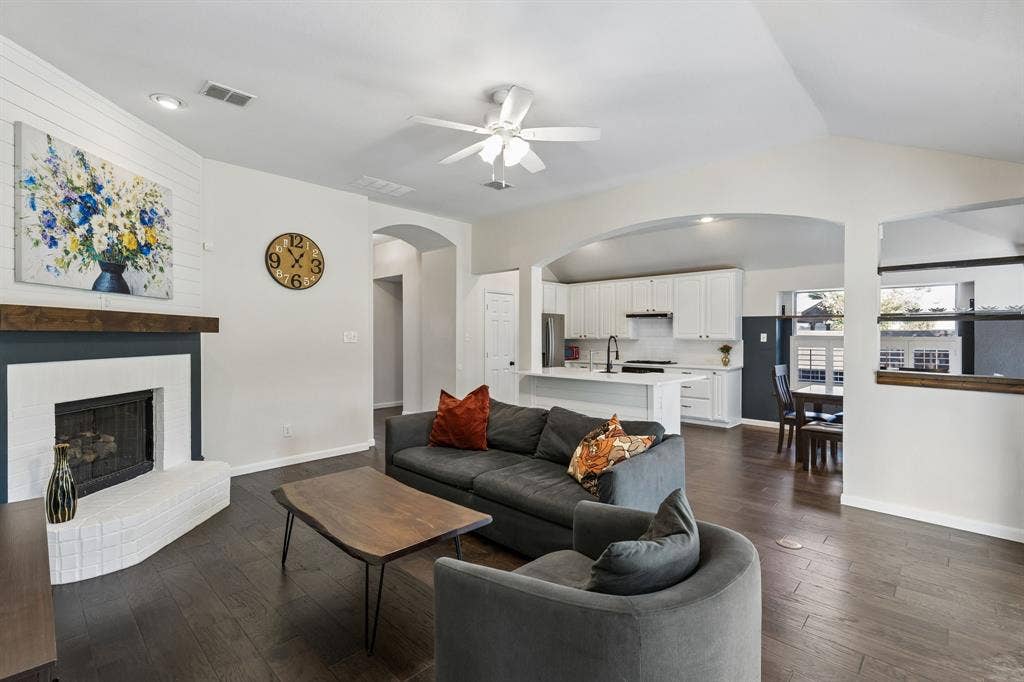 1592 Mahogany Drive, Allen, TX 75002 1592 Mahogany Drive, Allen, TX 75002