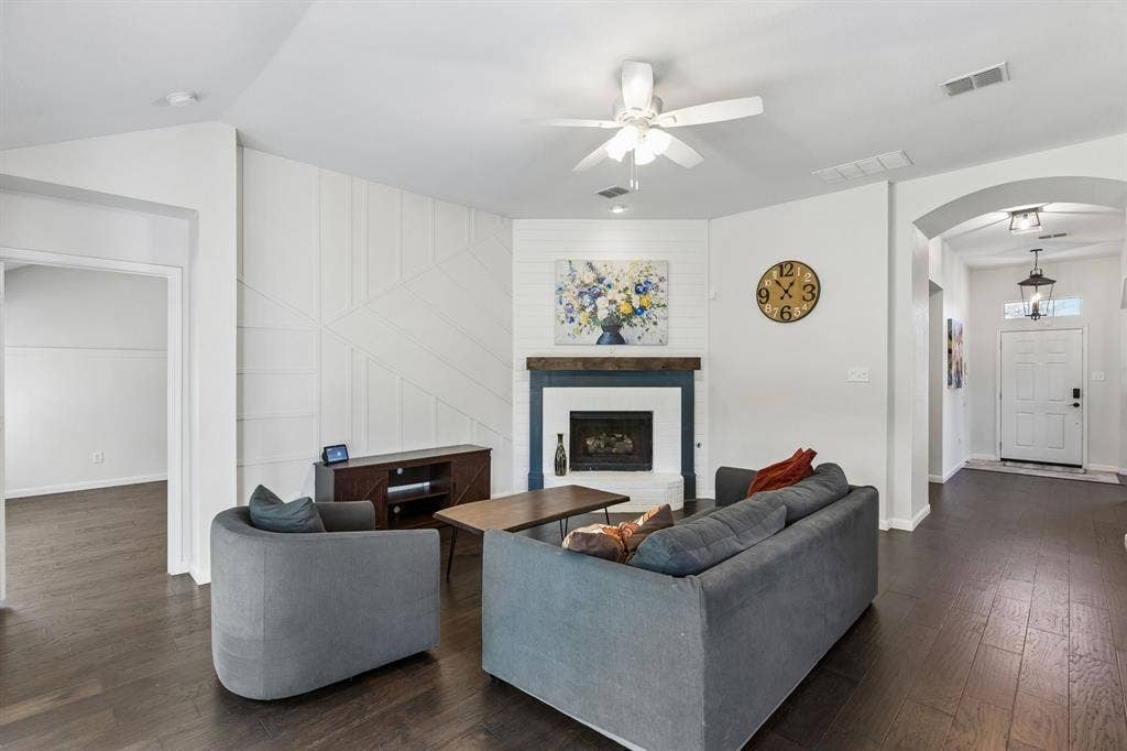 1592 Mahogany Drive, Allen, TX 75002 1592 Mahogany Drive, Allen, TX 75002