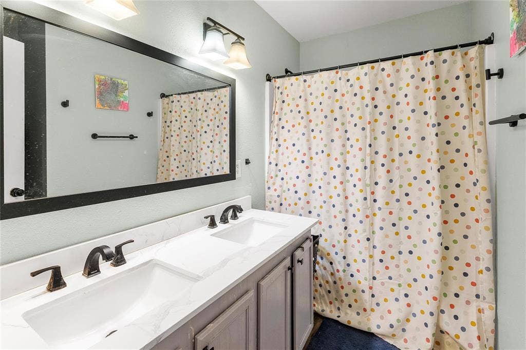 925 Brooks Drive, Cedar Hill, TX 75104