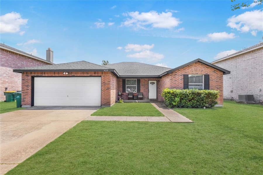 Property photo for 925 Brooks Drive, Cedar Hill, TX