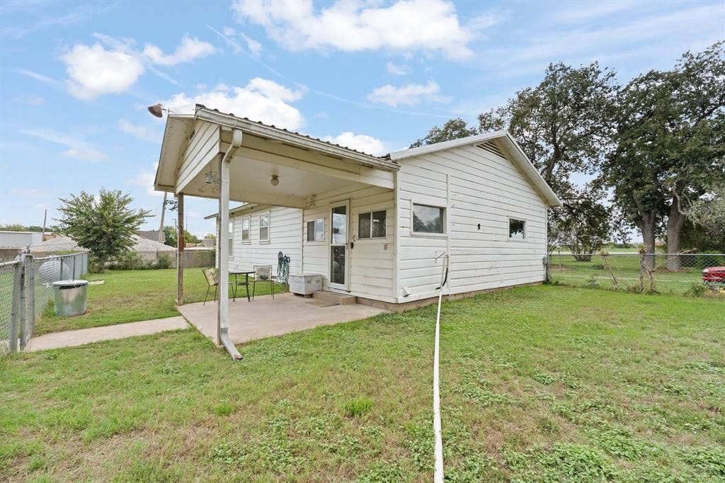 3320 N Main Street, Cleburne, TX 76033