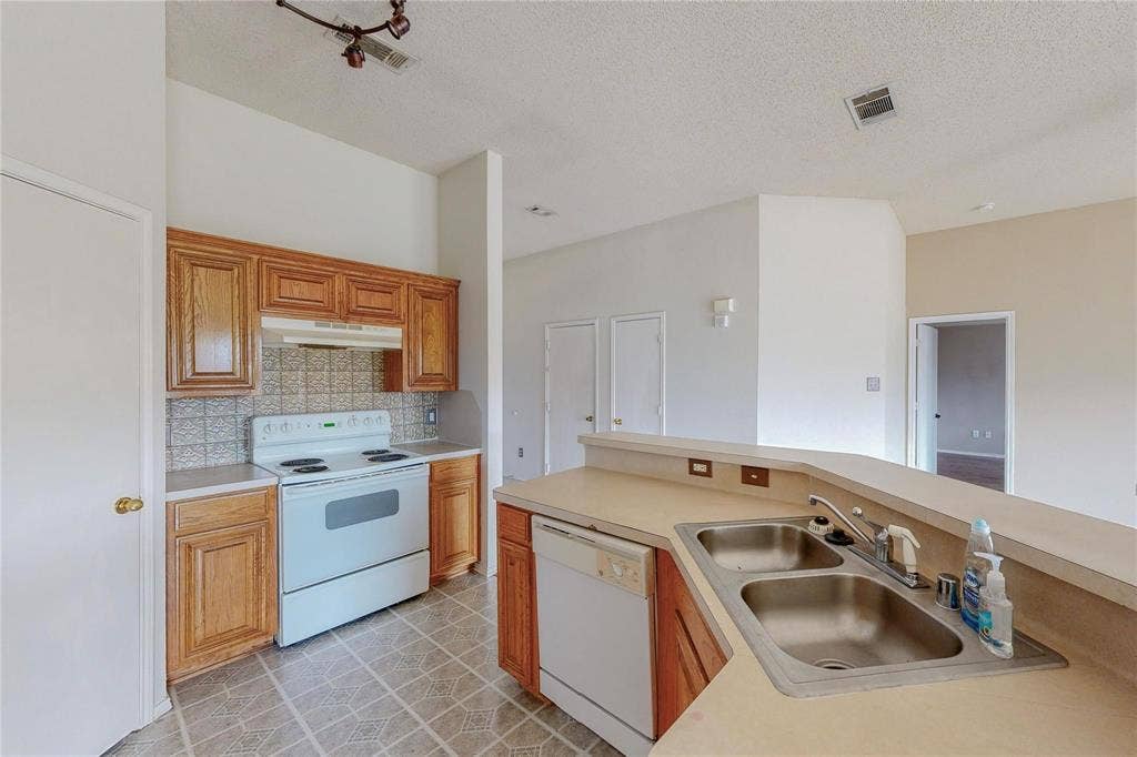 1720 Treasure Cay Drive, Mansfield, TX 76063