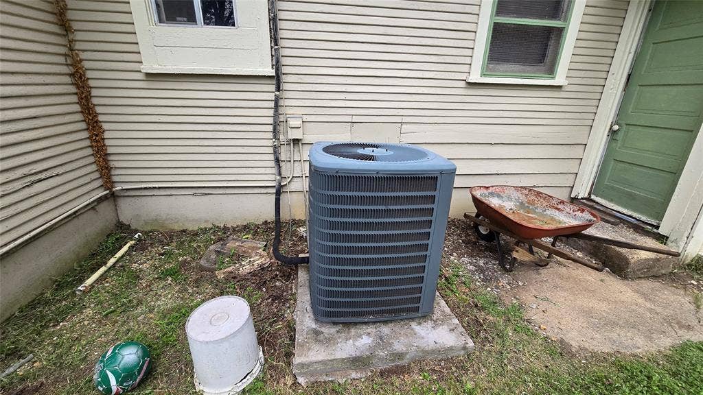922 Hollywood Avenue, Dallas, TX 75208 Exterior siding with an integrated HVAC condenser unit on a concrete pad