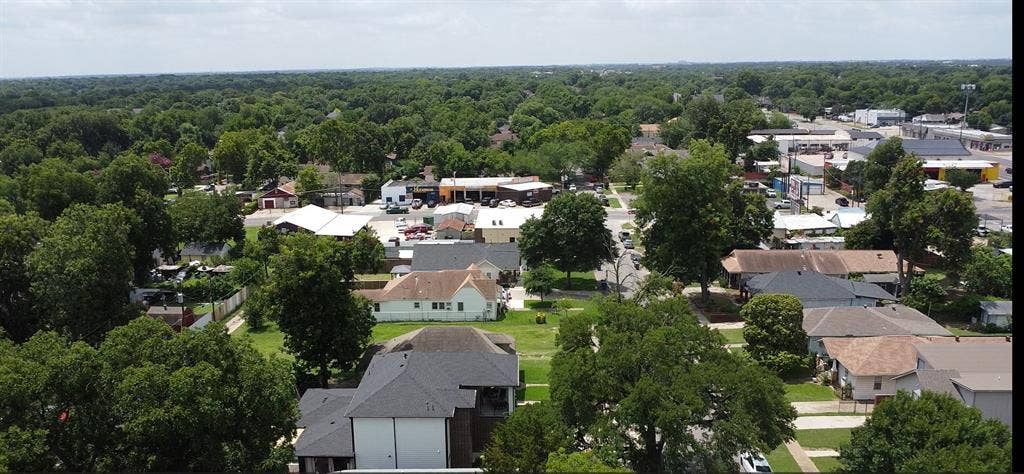 922 Hollywood Avenue, Dallas, TX 75208 Aerial perspective of a residential area featuring mature tree canopy and established street infrastructure