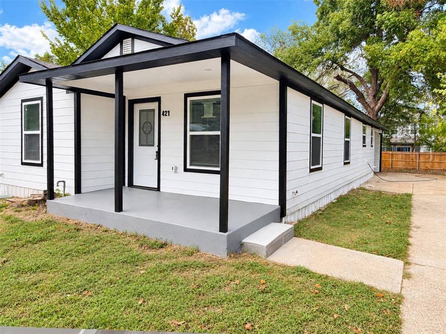 Property photo for 421 Ross Street E, Sulphur Springs, TX