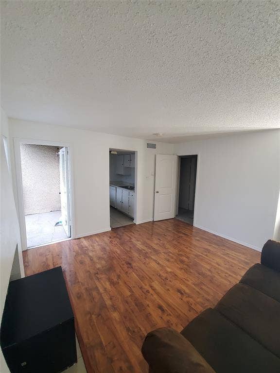 6050 Melody Lane, #215, Dallas, TX 75231