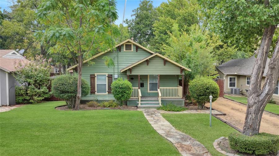 Property photo for 914 W Sunset Street, Grapevine, TX