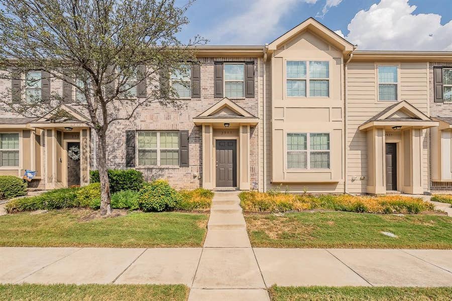 Property photo for 2933 Peyton Brook Drive, Fort Worth, TX