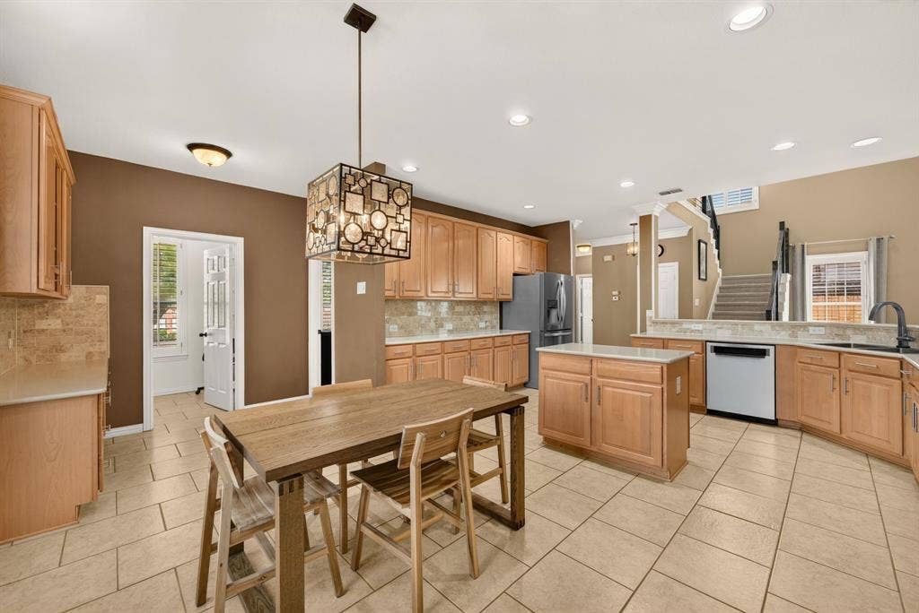 9817 Sota Grande Drive, Plano, TX 75025 9817 Sota Grande Drive, Plano, TX 75025