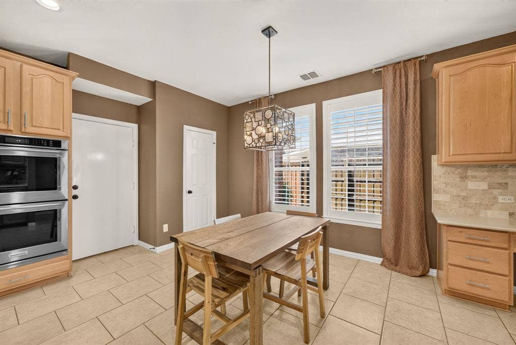 9817 Sota Grande Drive, Plano, TX 75025 9817 Sota Grande Drive, Plano, TX 75025