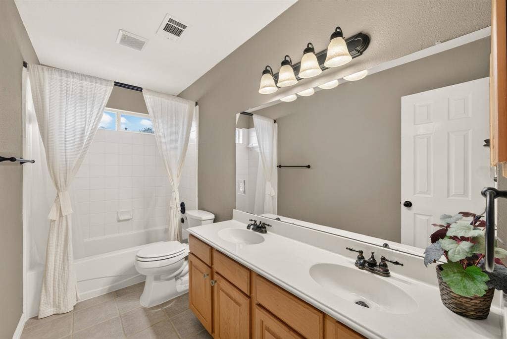 9817 Sota Grande Drive, Plano, TX 75025 9817 Sota Grande Drive, Plano, TX 75025