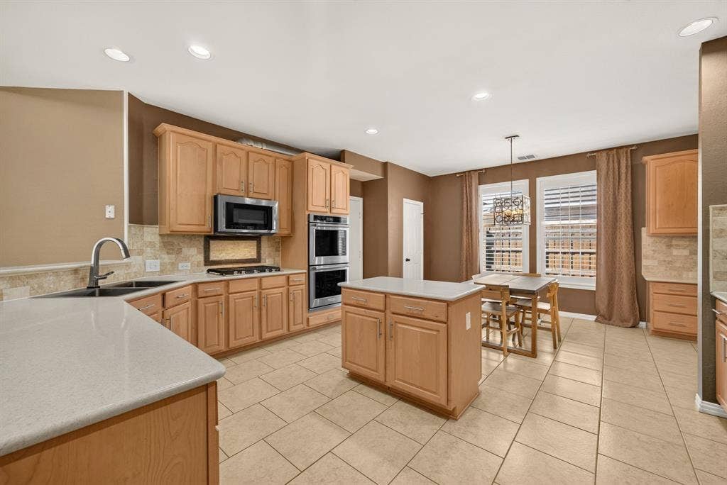 9817 Sota Grande Drive, Plano, TX 75025 9817 Sota Grande Drive, Plano, TX 75025