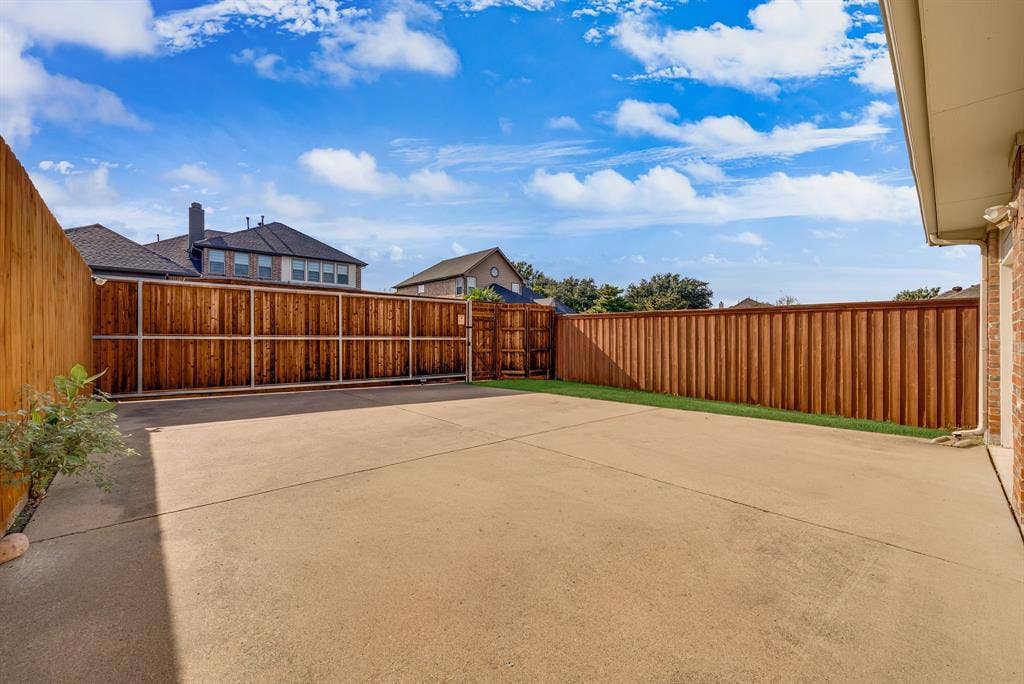 9817 Sota Grande Drive, Plano, TX 75025 9817 Sota Grande Drive, Plano, TX 75025