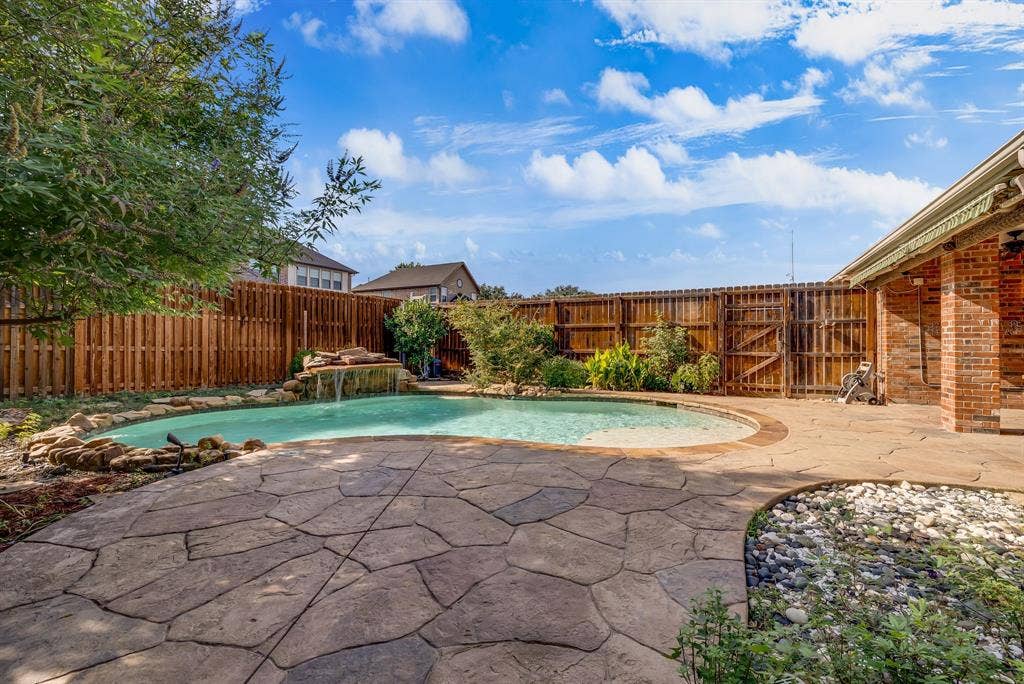 9817 Sota Grande Drive, Plano, TX 75025 9817 Sota Grande Drive, Plano, TX 75025