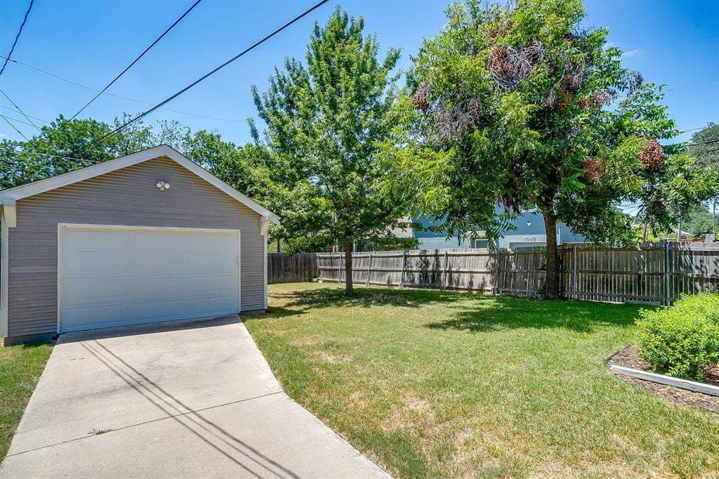 2700 College Avenue, Fort Worth, TX 76110