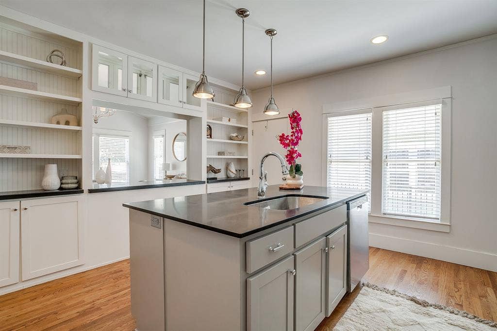 2700 College Avenue, Fort Worth, TX 76110