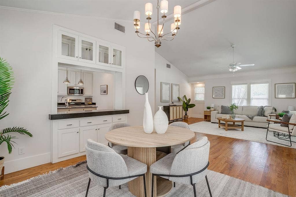 2700 College Avenue, Fort Worth, TX 76110