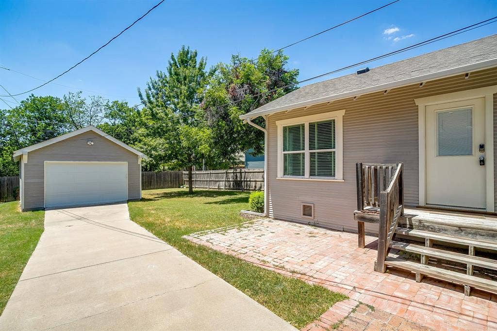 2700 College Avenue, Fort Worth, TX 76110