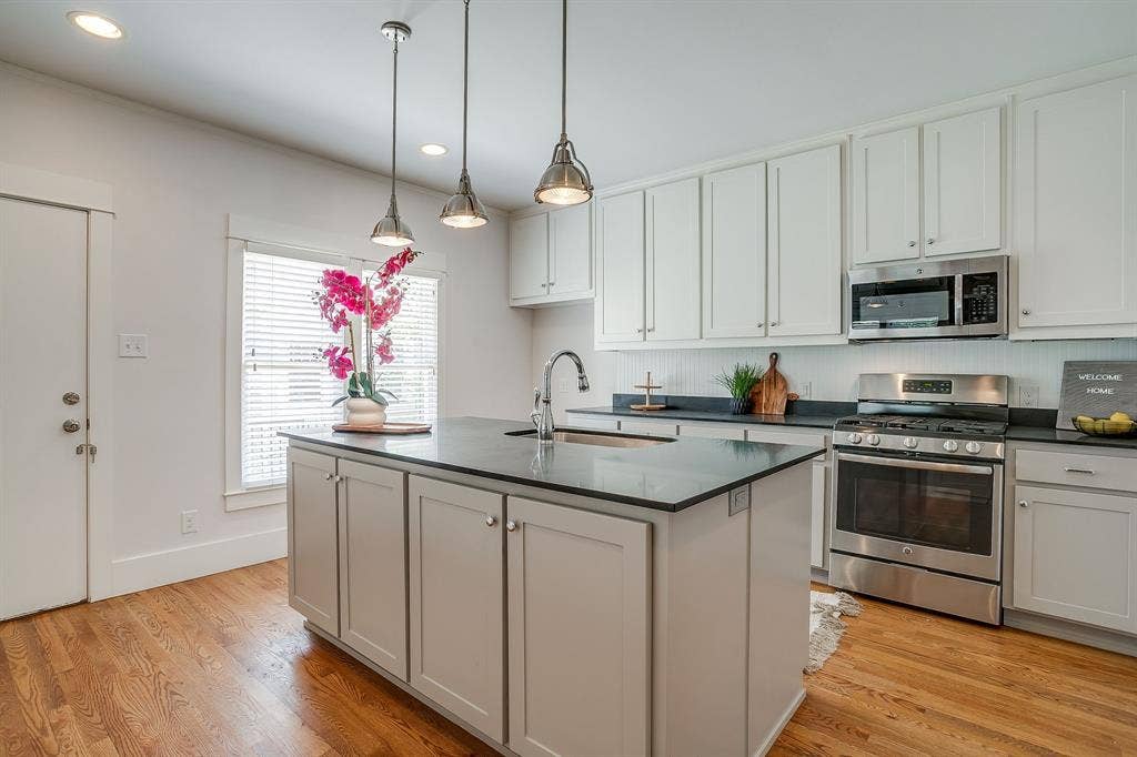 2700 College Avenue, Fort Worth, TX 76110
