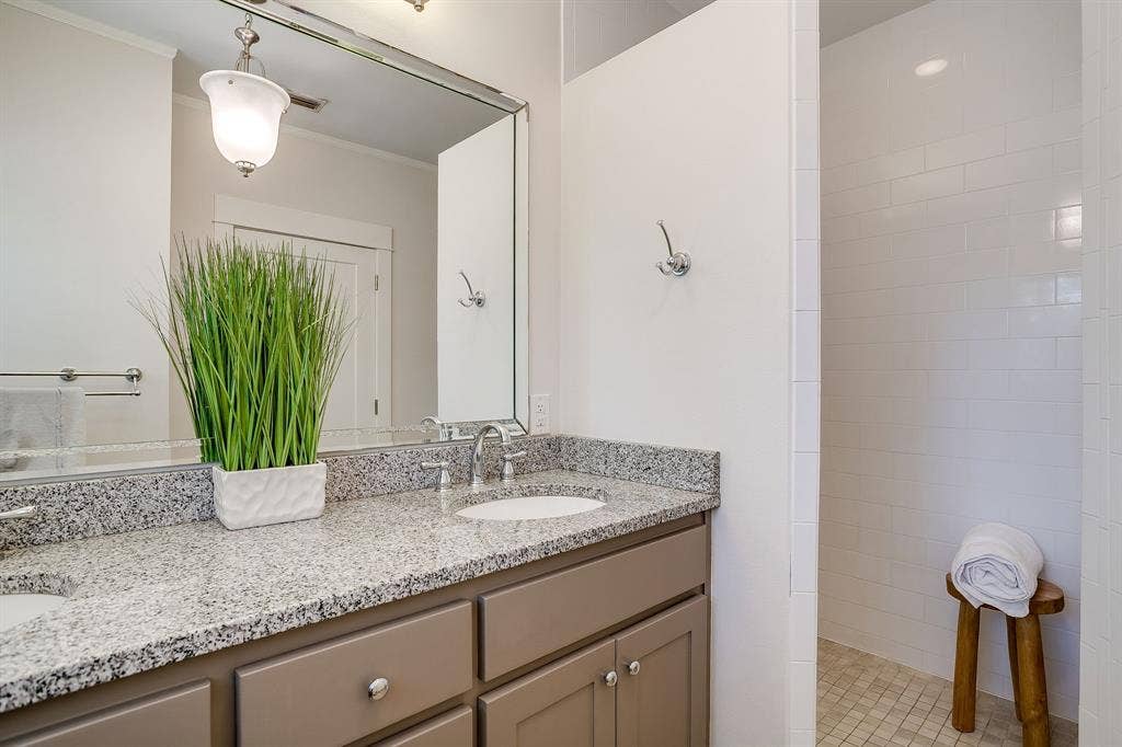 2700 College Avenue, Fort Worth, TX 76110