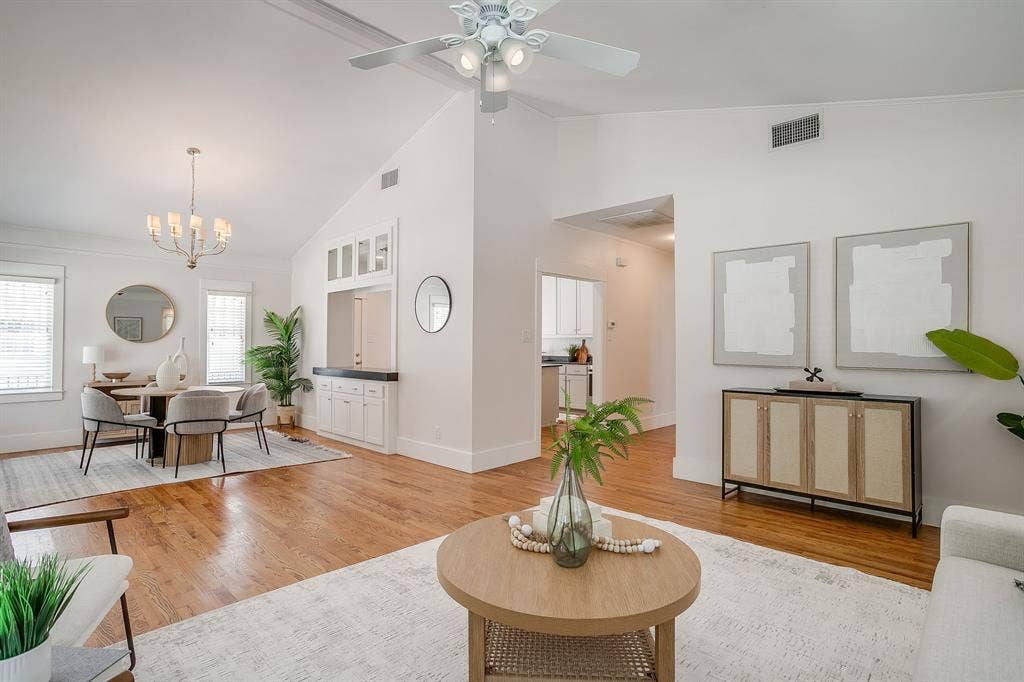 2700 College Avenue, Fort Worth, TX 76110
