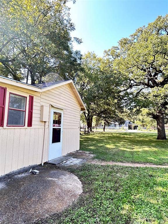 412 N Saint Augustine Drive, Dallas, TX 75217 Great view to front of property