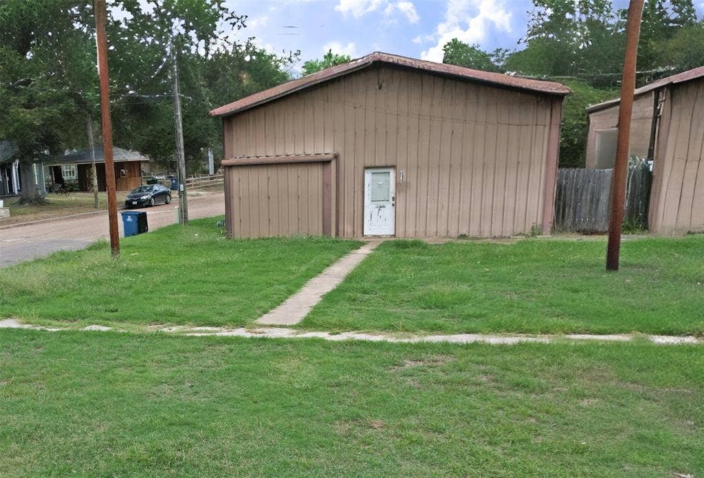 415 W McDonald Street, Mineola, TX 75773