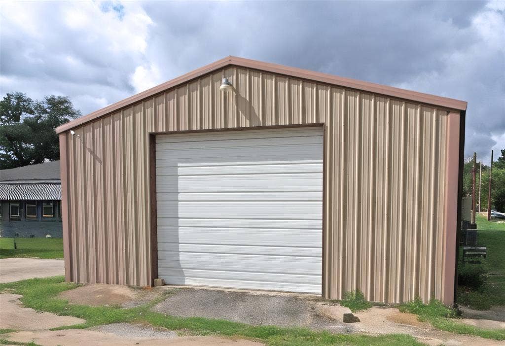 415 W McDonald Street, Mineola, TX 75773