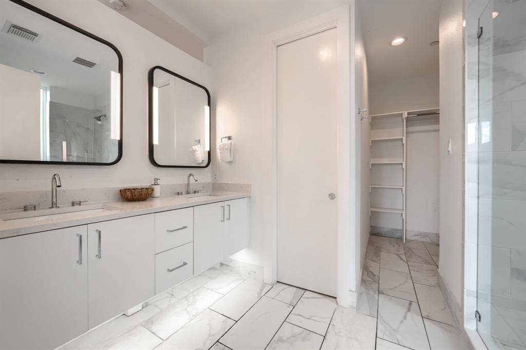 320 Mathey Court, Dallas, TX 75208 320 Mathey Court, Dallas, TX 75208