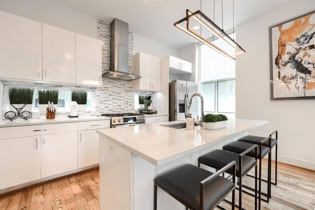 320 Mathey Court, Dallas, TX 75208 320 Mathey Court, Dallas, TX 75208