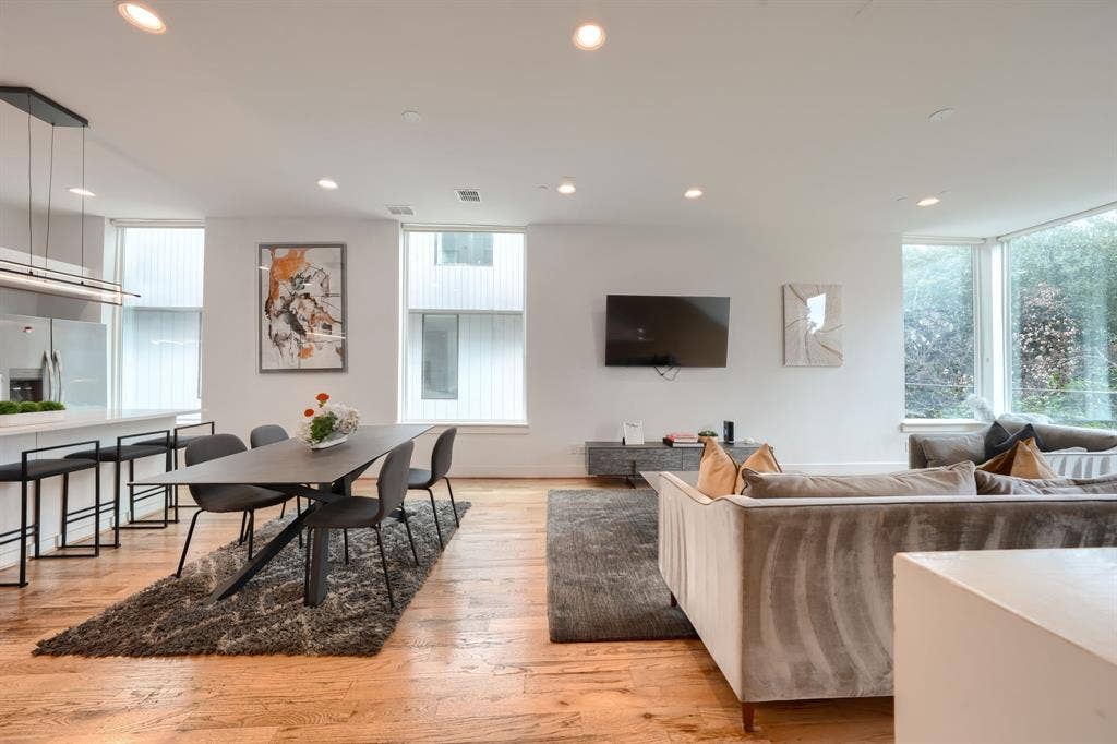 320 Mathey Court, Dallas, TX 75208 320 Mathey Court, Dallas, TX 75208