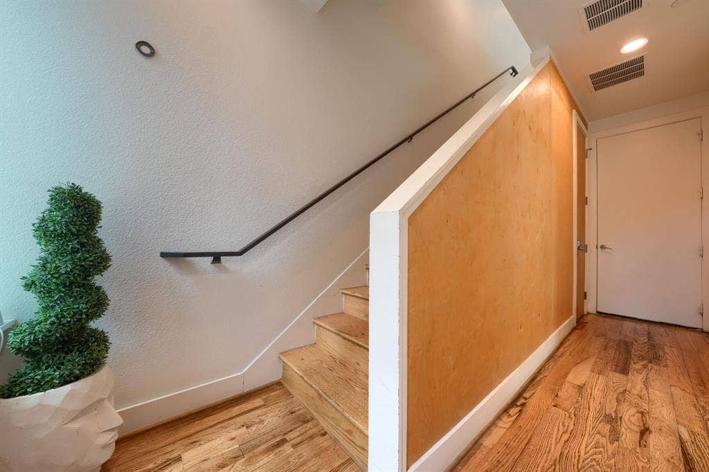 320 Mathey Court, Dallas, TX 75208 320 Mathey Court, Dallas, TX 75208