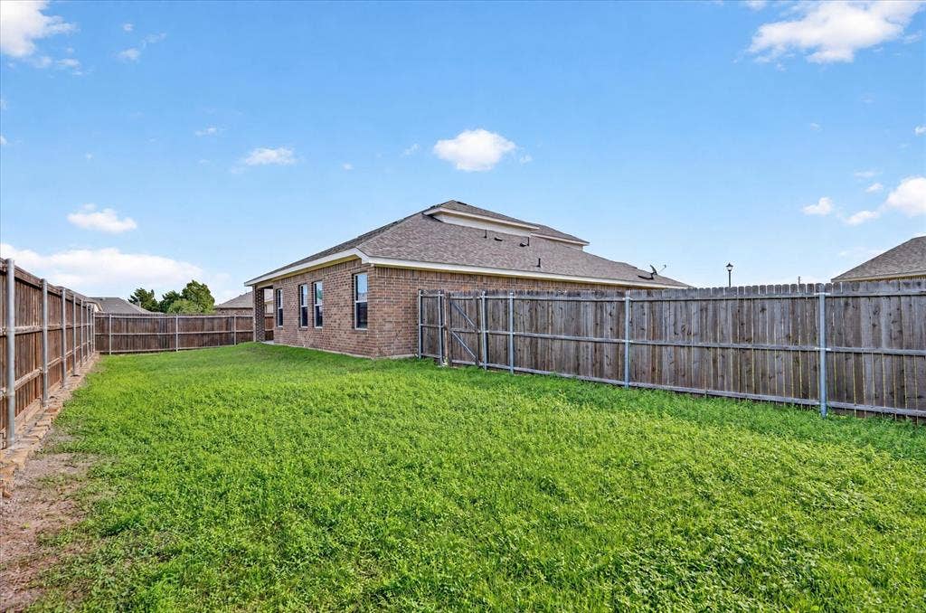 2121 Silsbee Court, Forney, TX 75126 2121 Silsbee Court, Forney, TX 75126