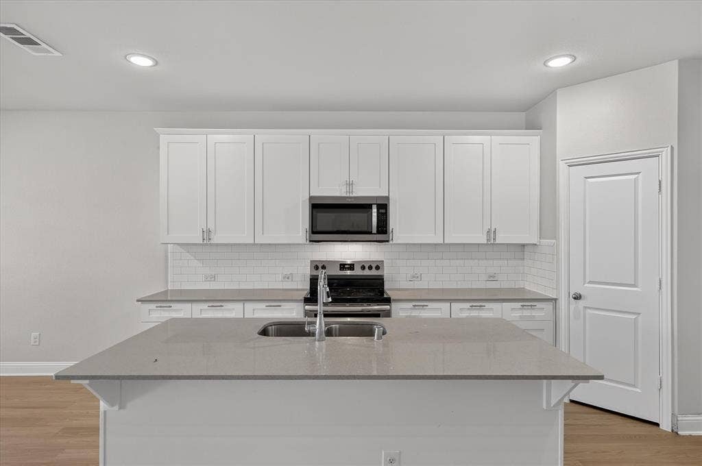 2121 Silsbee Court, Forney, TX 75126 2121 Silsbee Court, Forney, TX 75126