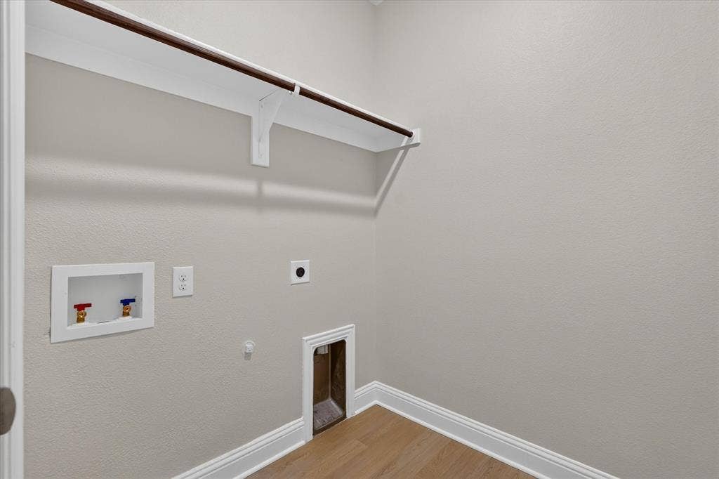 2121 Silsbee Court, Forney, TX 75126 2121 Silsbee Court, Forney, TX 75126