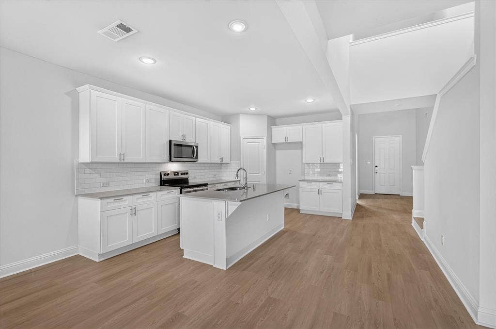 2121 Silsbee Court, Forney, TX 75126 2121 Silsbee Court, Forney, TX 75126