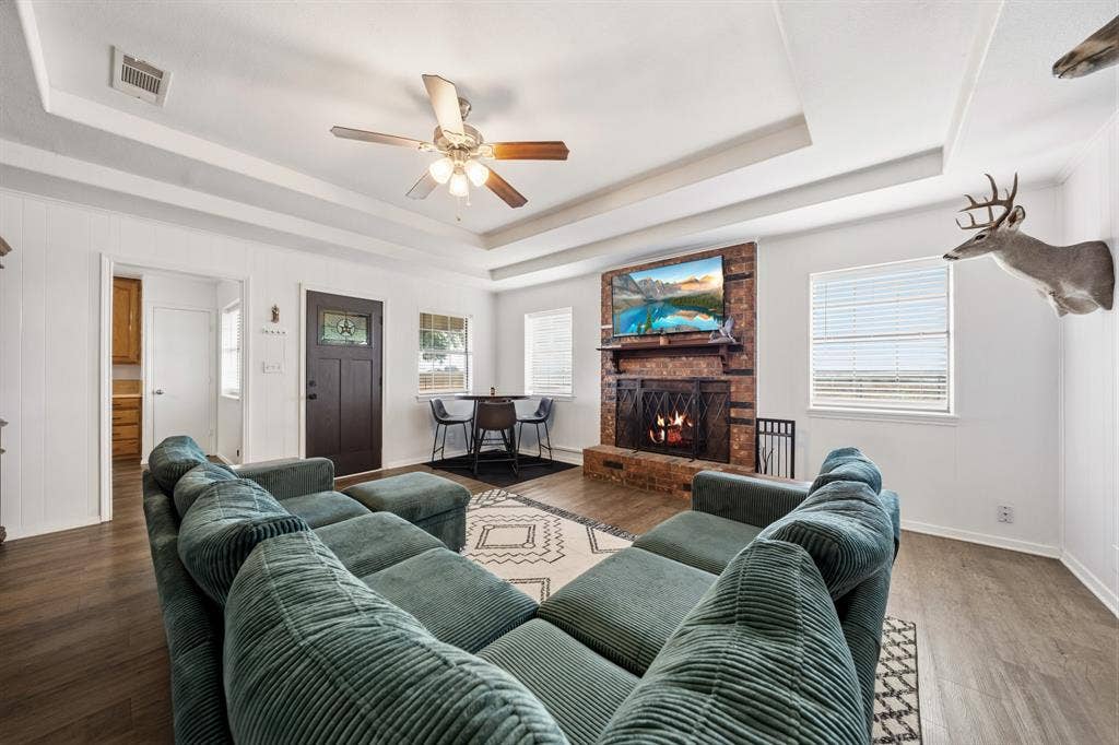 369 Odom Road, Avalon, TX 76623 369 Odom Road, Avalon, TX 76623