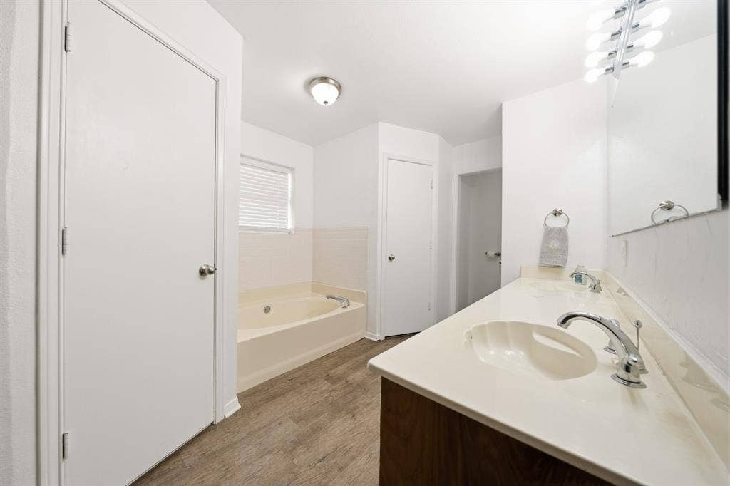 369 Odom Road, Avalon, TX 76623 369 Odom Road, Avalon, TX 76623
