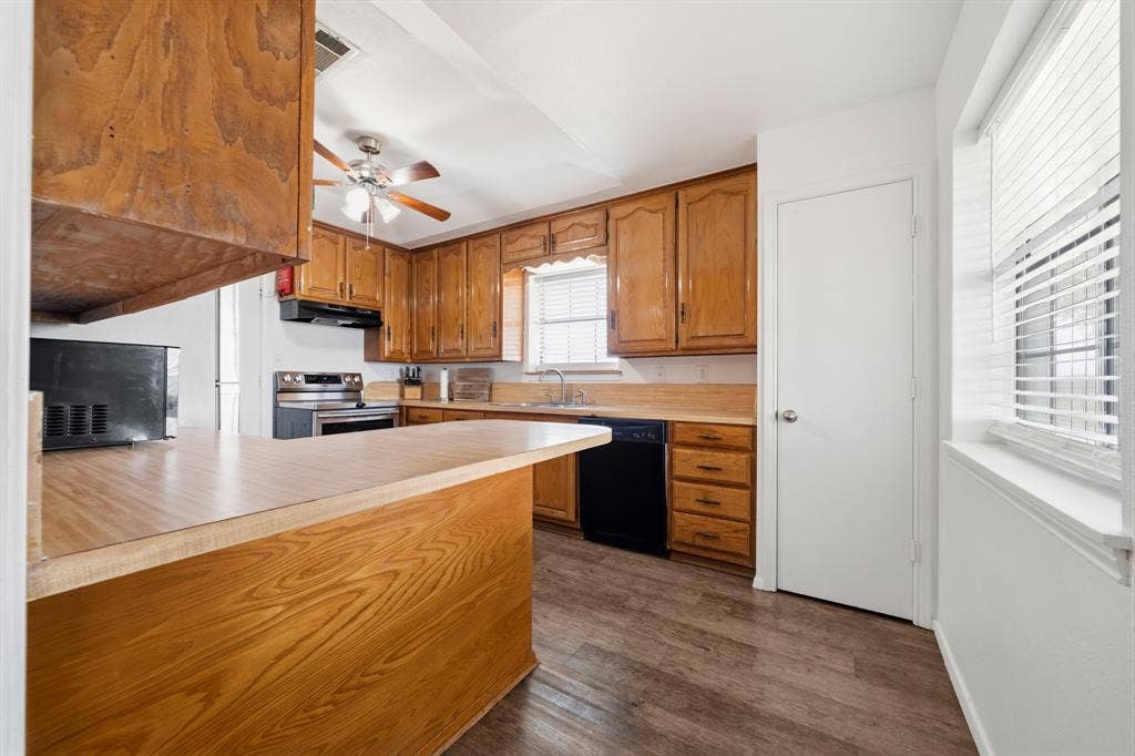 369 Odom Road, Avalon, TX 76623 369 Odom Road, Avalon, TX 76623