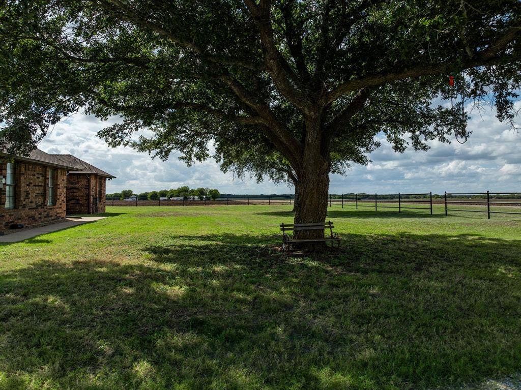 369 Odom Road, Avalon, TX 76623 369 Odom Road, Avalon, TX 76623
