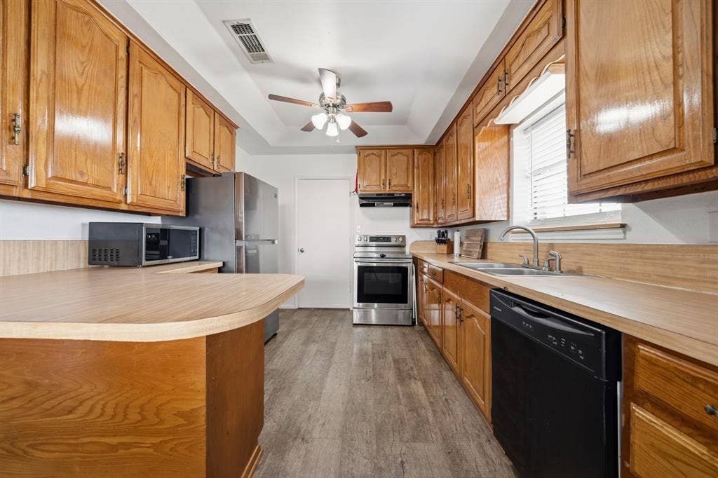 369 Odom Road, Avalon, TX 76623 369 Odom Road, Avalon, TX 76623