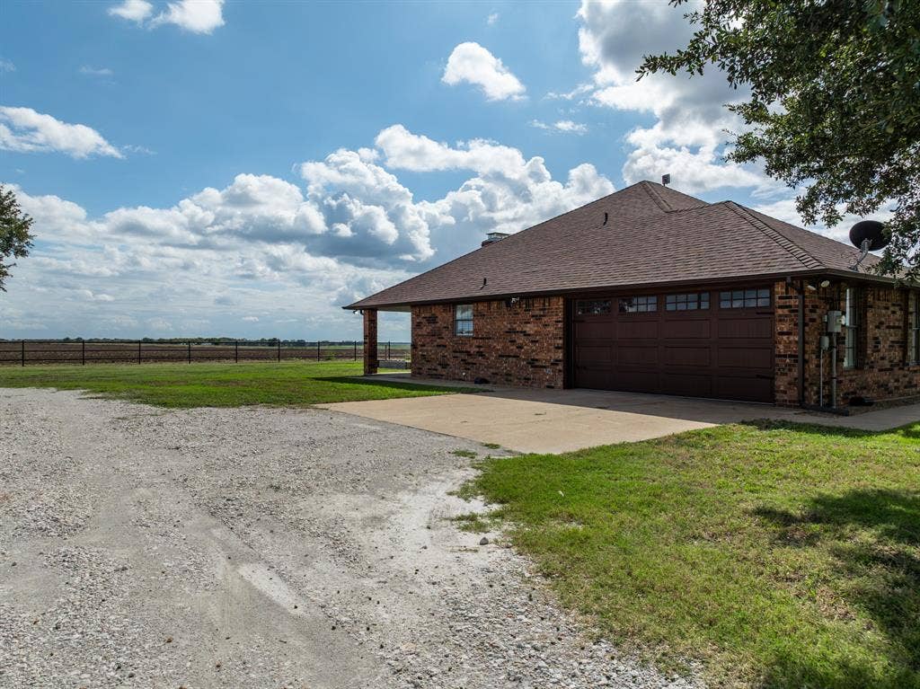 369 Odom Road, Avalon, TX 76623 369 Odom Road, Avalon, TX 76623