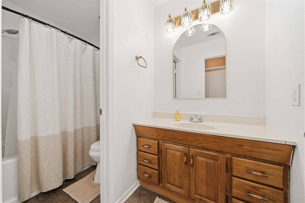369 Odom Road, Avalon, TX 76623 369 Odom Road, Avalon, TX 76623